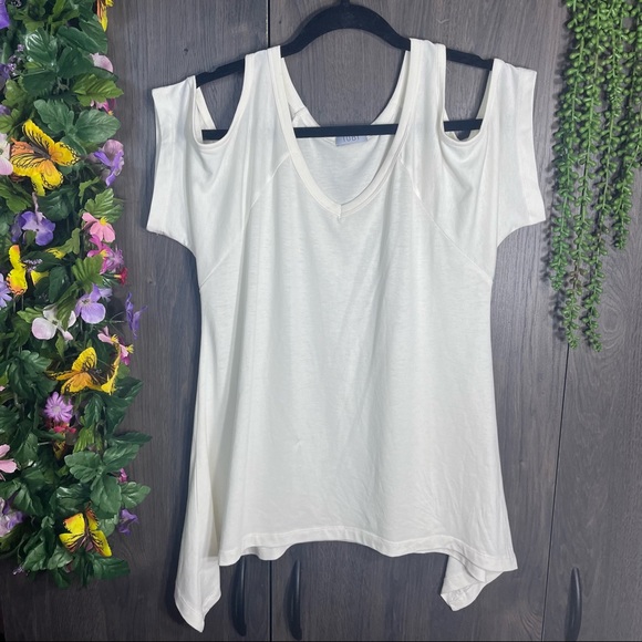 +🌼3/$30🌼TOBI Cutout Shoulder White Flowy Top Size Small - Picture 2 of 13